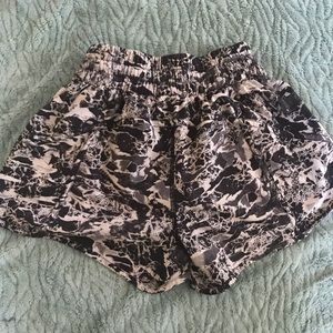 Black Marble Lululemon Tracker Short Size 6